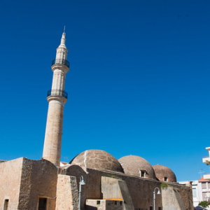 Mezquita de Neratzes. Antiguamente era la Iglesia Santa María. Durante la ocupación otomana fue convertida en mezquita. Hoy es un conservatorio y sala de conciertos • <a style="font-size:0.8em;" href="http://www.flickr.com/photos/96122682@N08/37970277886/" target="_blank">View on Flickr</a>