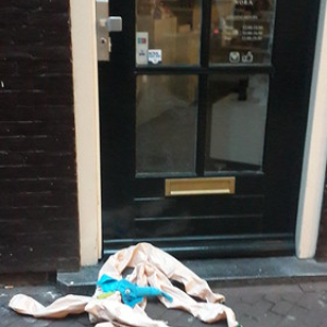 Cosas que uno se encuentra en las calles amsterdamesas II Cosas que uno se encuentra en las calles amsterdamesas II • <a style="font-size:0.8em;" href="http://www.flickr.com/photos/96122682@N08/40813817550/" target="_blank">View on Flickr</a>