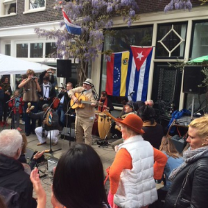 Cuba asomandose... Cuba asomandose... • <a style="font-size:0.8em;" href="http://www.flickr.com/photos/96122682@N08/41903530914/" target="_blank">View on Flickr</a>