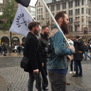 Hombres manifestandose por sus barbas Hombres manifestandose por sus barbas • <a style="font-size:0.8em;" href="http://www.flickr.com/photos/96122682@N08/41721328015/" target="_blank">View on Flickr</a>