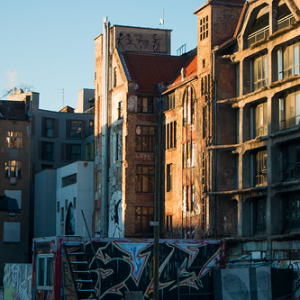 Banksy al fondo Banksy al fondo • <a style="font-size:0.8em;" href="http://www.flickr.com/photos/96122682@N08/37958499616/" target="_blank">View on Flickr</a>