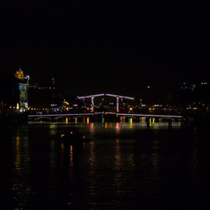 El Magere Brug sabe lucirse en las noches largas El Magere Brug sabe lucirse en las noches largas • <a style="font-size:0.8em;" href="http://www.flickr.com/photos/96122682@N08/37936238626/" target="_blank">View on Flickr</a>