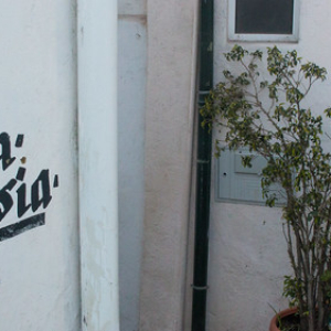 Barrio Alfama Barrio Alfama • <a style="font-size:0.8em;" href="http://www.flickr.com/photos/96122682@N08/37304334714/" target="_blank">View on Flickr</a>