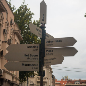 En Skadarlija, la dirección hacia otros barrios bohemios de Europa. Y hacia la luna, el único lugar al que conduce una larga noche de copas: una verdadera noche serbia. En Skadarlija, la dirección hacia otros barrios bohemios de Europa. Y hacia la luna, el único lugar al que conduce una larga noche de copas: una verdadera noche serbia. • <a style="font-size:0.8em;" href="http://www.flickr.com/photos/96122682@N08/37940951182/" target="_blank">View on Flickr</a>