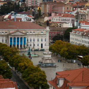 Praça do Rossio o Praça de Dom Pedro IV? Oficialmente, Pedro IV. Pero cualquier portugués te dirá plaza del Rocio, nombre que llevaba antiguamente. Lo que pasa es que Pedro IV independizó a Brasil, y a los portugueses mucho no les gustó... Praça do Rossio o Praça de Dom Pedro IV? Oficialmente, Pedro IV. Pero cualquier portugués te dirá plaza del Rocio, nombre que llevaba antiguamente. Lo que pasa es que Pedro IV independizó a Brasil, y a los portugueses mucho no les gustó... • <a style="font-size:0.8em;" href="http://www.flickr.com/photos/96122682@N08/37982841612/" target="_blank">View on Flickr</a>