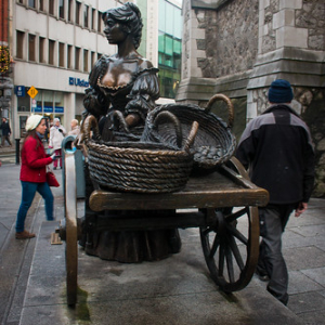 La famosa Molly Malone! aquí su leyenda hecha canción https://www.youtube.com/watch?v=ruNdU6bGE5E La famosa Molly Malone! aquí su leyenda hecha canción https://www.youtube.com/watch?v=ruNdU6bGE5E • <a style="font-size:0.8em;" href="http://www.flickr.com/photos/96122682@N08/37944484996/" target="_blank">View on Flickr</a>