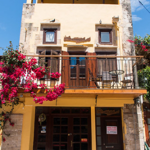 A medida que iba caminando, las casas iban envejeciendo... A medida que iba caminando, las casas iban envejeciendo... • <a style="font-size:0.8em;" href="http://www.flickr.com/photos/96122682@N08/37970256886/" target="_blank">View on Flickr</a>