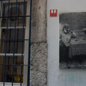 Barrio Alfama Barrio Alfama • <a style="font-size:0.8em;" href="http://www.flickr.com/photos/96122682@N08/37982771402/" target="_blank">View on Flickr</a>