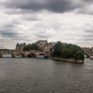 Pont Neuf y su isla en el Sena Pont Neuf y su isla en el Sena • <a style="font-size:0.8em;" href="http://www.flickr.com/photos/96122682@N08/37965260961/" target="_blank">View on Flickr</a>