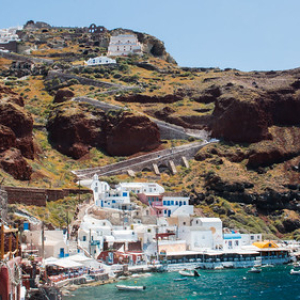 Las escaleras de Oia hasta puerto Las escaleras de Oia hasta puerto • <a style="font-size:0.8em;" href="http://www.flickr.com/photos/96122682@N08/24164587038/" target="_blank">View on Flickr</a>