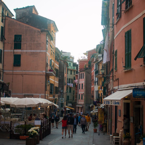 Vernazza Vernazza • <a style="font-size:0.8em;" href="http://www.flickr.com/photos/96122682@N08/24113741058/" target="_blank">View on Flickr</a>