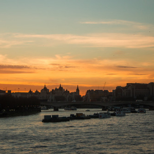 Atardecer en el Támesis Atardecer en el Támesis • <a style="font-size:0.8em;" href="http://www.flickr.com/photos/96122682@N08/37997105881/" target="_blank">View on Flickr</a>