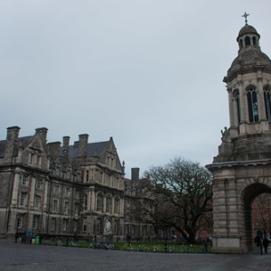 Trinity College y su legendario campanario • <a style="font-size:0.8em;" href="http://www.flickr.com/photos/96122682@N08/37944486246/" target="_blank">View on Flickr</a>