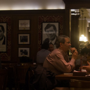 London City, el bar de Cortázar London City, el bar de Cortázar • <a style="font-size:0.8em;" href="http://www.flickr.com/photos/96122682@N08/37958614252/" target="_blank">View on Flickr</a>