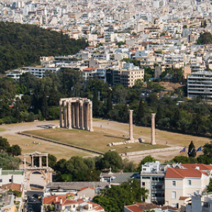 El templo de Zeus visto desde la Acrópolis El templo de Zeus visto desde la Acrópolis • <a style="font-size:0.8em;" href="http://www.flickr.com/photos/96122682@N08/24162485568/" target="_blank">View on Flickr</a>