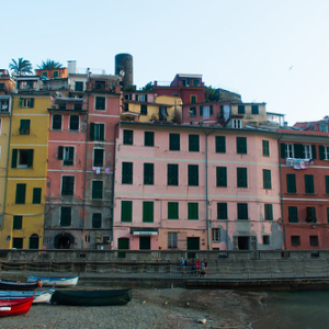 Vernazza • <a style="font-size:0.8em;" href="http://www.flickr.com/photos/96122682@N08/37255081314/" target="_blank">View on Flickr</a>