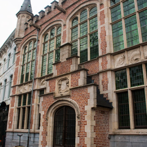 El antiguo mercado de pescado, a las orillas del río El antiguo mercado de pescado, a las orillas del río • <a style="font-size:0.8em;" href="http://www.flickr.com/photos/96122682@N08/24144575668/" target="_blank">View on Flickr</a>