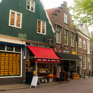 Edam Edam • <a style="font-size:0.8em;" href="http://www.flickr.com/photos/96122682@N08/37933375702/" target="_blank">View on Flickr</a>