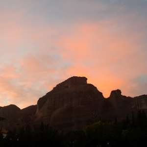 el atardecer desde el hotel en Kalambaka el atardecer desde el hotel en Kalambaka • <a style="font-size:0.8em;" href="http://www.flickr.com/photos/96122682@N08/37962495826/" target="_blank">View on Flickr</a>