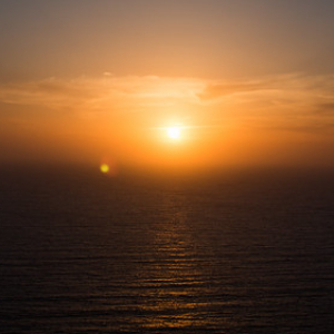 Atardecer desde Oia. A medida que vayan llegando al norte de la isla, van a ver gente acumulada esperando el atardecer. Seguir de largo. Pasar los molinos. Llegarán a un bar con una gran terraza, mucho más relajado, para disfrutar de este regalo natural Atardecer desde Oia. A medida que vayan llegando al norte de la isla, van a ver gente acumulada esperando el atardecer. Seguir de largo. Pasar los molinos. Llegarán a un bar con una gran terraza, mucho más relajado, para disfrutar de este regalo natural • <a style="font-size:0.8em;" href="http://www.flickr.com/photos/96122682@N08/26240152259/" target="_blank">View on Flickr</a>