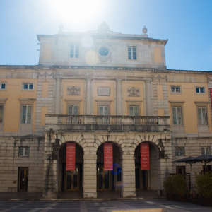 Teatro Nacional de São Carlos. Regalo que le hizo Juan a su esposa la infanta Carlota. Aunque este era sólo el envoltorio. El verdadero regalo se encontraba en el escenario. Un hermoso par de zapatos. Teatro Nacional de São Carlos. Regalo que le hizo Juan a su esposa la infanta Carlota. Aunque este era sólo el envoltorio. El verdadero regalo se encontraba en el escenario. Un hermoso par de zapatos. • <a style="font-size:0.8em;" href="http://www.flickr.com/photos/96122682@N08/37960345336/" target="_blank">View on Flickr</a>