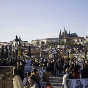 Miles de personas cruzan el Puente de San Carlos por día Miles de personas cruzan el Puente de San Carlos por día • <a style="font-size:0.8em;" href="http://www.flickr.com/photos/96122682@N08/24100312348/" target="_blank">View on Flickr</a>