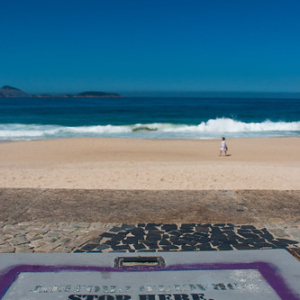 Pare aqui. Aprecie la vida por un minuto y sonria. Pare aqui. Aprecie la vida por un minuto y sonria. • <a style="font-size:0.8em;" href="http://www.flickr.com/photos/96122682@N08/24145386138/" target="_blank">View on Flickr</a>