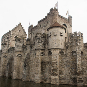 El castillo Gravensteen, fue prisión, fabrica, fortaleza, sin embargo poco fue utilizado con el proposito inicial, residencia del conde de Flandes. Debido a su material, piedra, y el clima de esta ciudad era extremadamente frio y humedo para vivir en él. El castillo Gravensteen, fue prisión, fabrica, fortaleza, sin embargo poco fue utilizado con el proposito inicial, residencia del conde de Flandes. Debido a su material, piedra, y el clima de esta ciudad era extremadamente frio y humedo para vivir en él. • <a style="font-size:0.8em;" href="http://www.flickr.com/photos/96122682@N08/37995941701/" target="_blank">View on Flickr</a>
