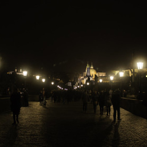 El puente de San Carlos aun más mágico de noche El puente de San Carlos aun más mágico de noche • <a style="font-size:0.8em;" href="http://www.flickr.com/photos/96122682@N08/37951261781/" target="_blank">View on Flickr</a>