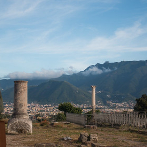 La Pompeya moderna allá a lo lejos La Pompeya moderna allá a lo lejos • <a style="font-size:0.8em;" href="http://www.flickr.com/photos/96122682@N08/37971071671/" target="_blank">View on Flickr</a>