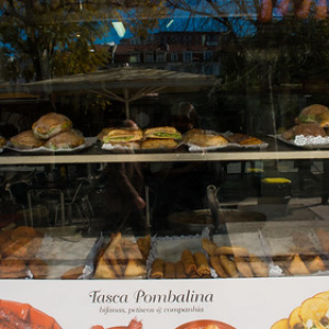 Comidas típicas portuguesas, #petiscos. También aquellos que parecen samosas y loempias (arrolladitos primavera), herencia de sus colonias en oriente. Comidas típicas portuguesas, #petiscos. También aquellos que parecen samosas y loempias (arrolladitos primavera), herencia de sus colonias en oriente. • <a style="font-size:0.8em;" href="http://www.flickr.com/photos/96122682@N08/37960327756/" target="_blank">View on Flickr</a>