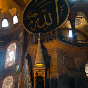 Mezquita Santa Sofía Mezquita Santa Sofía • <a style="font-size:0.8em;" href="http://www.flickr.com/photos/96122682@N08/38498394434/" target="_blank">View on Flickr</a>