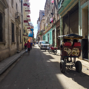 Las calles de Cuba hablandome el día que me tenía que ir... • <a style="font-size:0.8em;" href="http://www.flickr.com/photos/96122682@N08/39665869875/" target="_blank">View on Flickr</a>