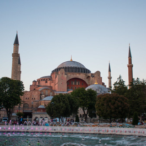 Mezquita Santa Sofía Mezquita Santa Sofía • <a style="font-size:0.8em;" href="http://www.flickr.com/photos/96122682@N08/38498455604/" target="_blank">View on Flickr</a>