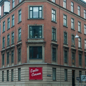 El barrio rojo de Copenhague • <a style="font-size:0.8em;" href="http://www.flickr.com/photos/96122682@N08/39156198992/" target="_blank">View on Flickr</a>