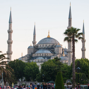 Mezquita Azul Mezquita Azul • <a style="font-size:0.8em;" href="http://www.flickr.com/photos/96122682@N08/27430168029/" target="_blank">View on Flickr</a>