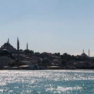 Paseo por el Bósforo Paseo por el Bósforo • <a style="font-size:0.8em;" href="http://www.flickr.com/photos/96122682@N08/38498414624/" target="_blank">View on Flickr</a>