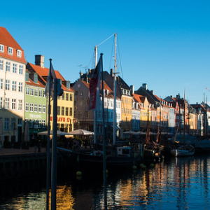 El antiguo puerto, Nyhavn (aunque su nombre significa puerto nuevo) • <a style="font-size:0.8em;" href="http://www.flickr.com/photos/96122682@N08/27406499009/" target="_blank">View on Flickr</a>